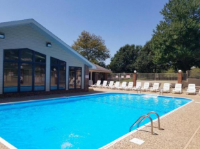 2BR Walk-In Condo - Near the 76 Strip - 2 Pools - FREE TICKETS INCLUDED - FHD-8